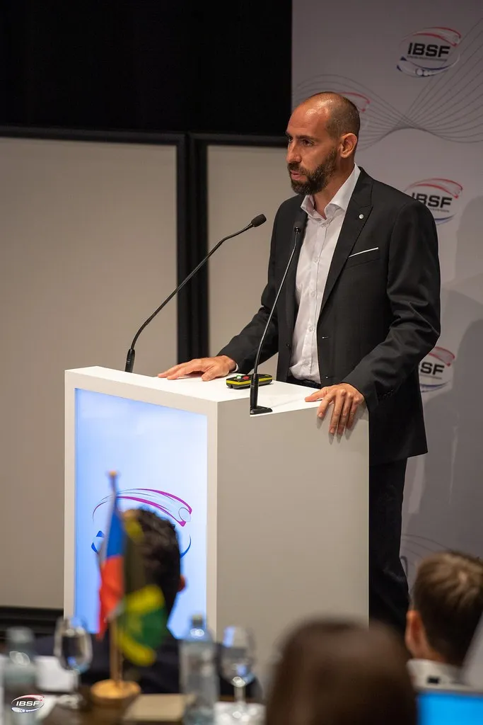 Ander Mirambell intervenint en el congrés de la IBSF
