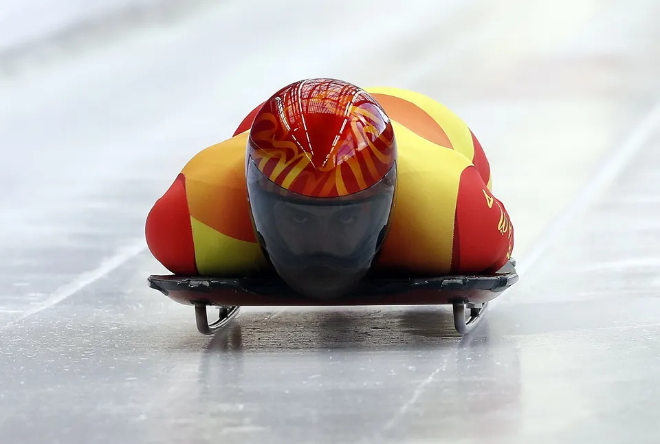 Ander Mirambell compitiendo en skeleton